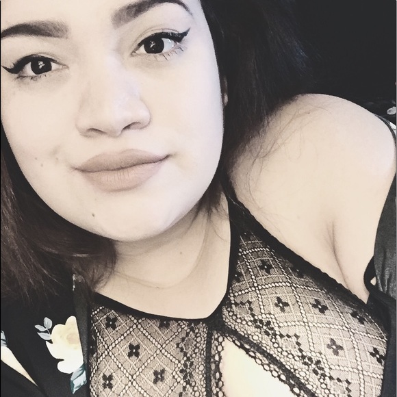 Meet your Posher, Karen - Picture 2 of 3